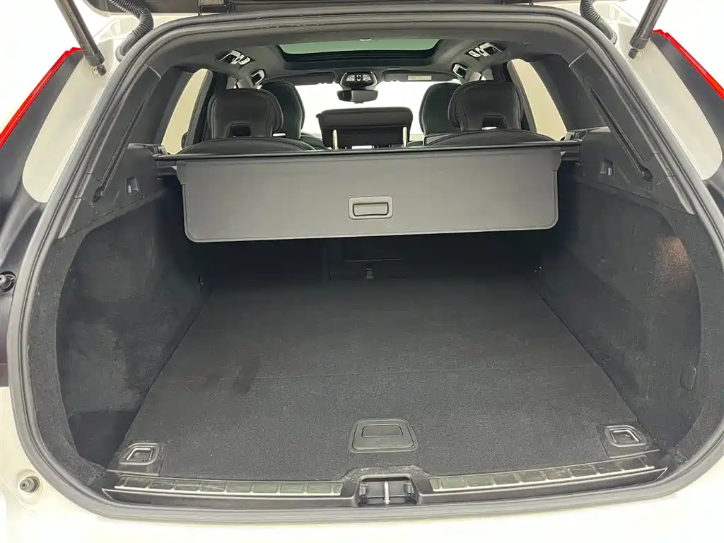 Volvo XC60 PHEV 2023 — фото 10