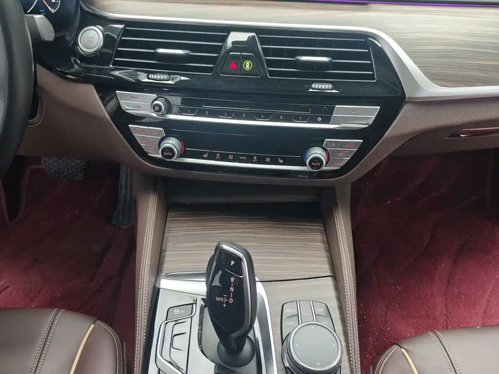 BMW 5 Series New Energy 2018 — фото 14