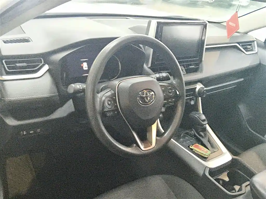 Toyota RAV4 2021 — фото 10