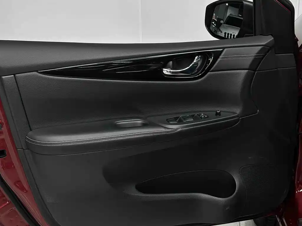 Nissan Tiida 2017 — фото 8
