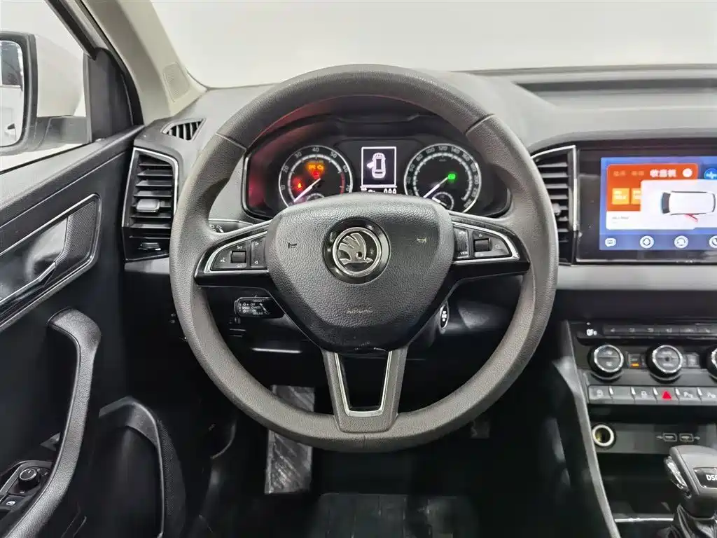 Skoda Karoq 2021 — фото 11
