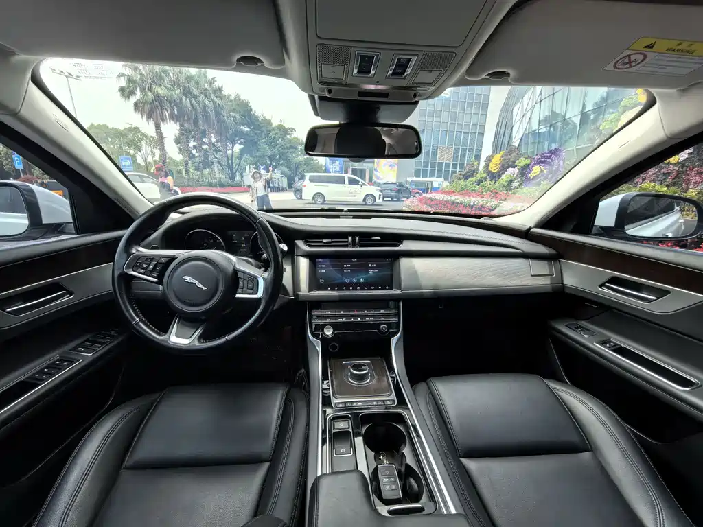 Jaguar XFL 2019 — фото 7