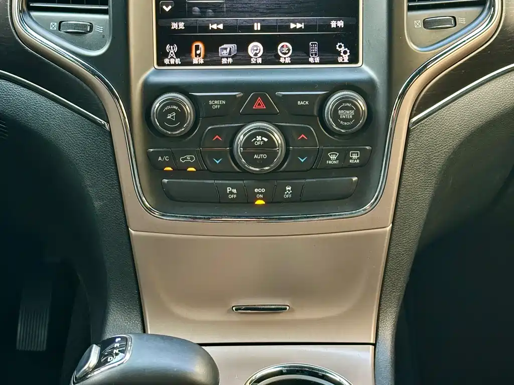 Jeep Grand Cherokee 2014 — фото 14