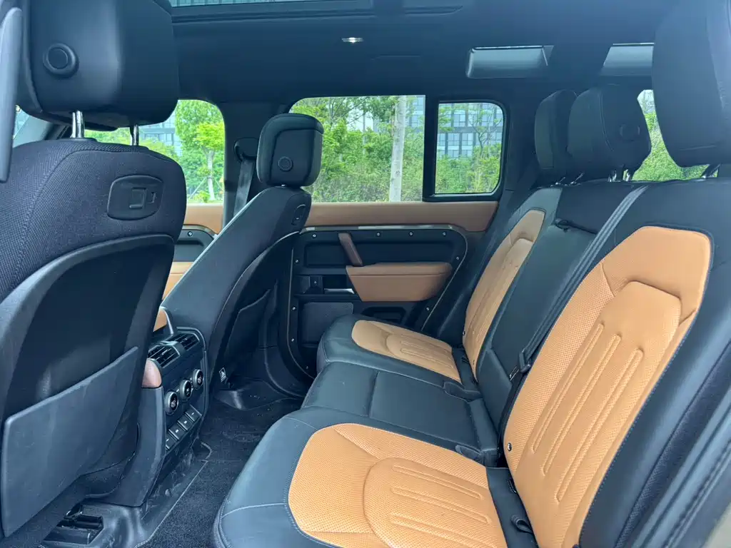 Land Rover Defender 2021 — фото 17