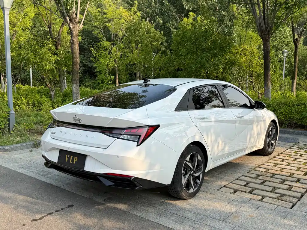 Hyundai Elantra 2022 — фото 13