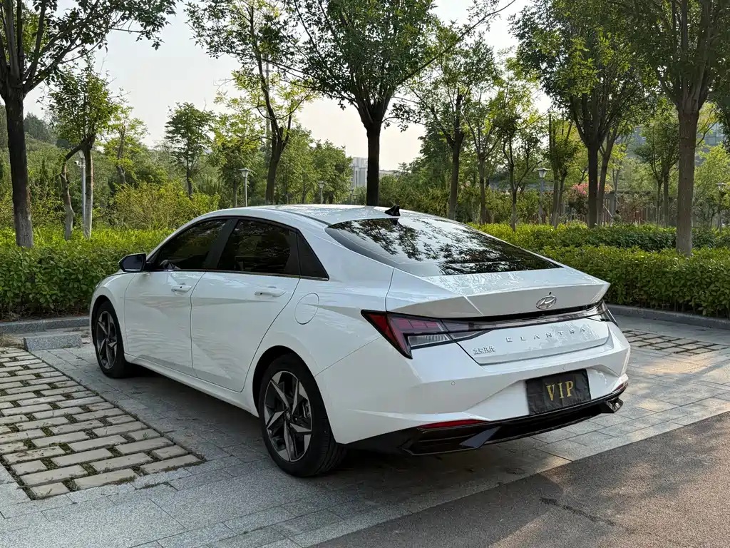 Hyundai Elantra 2022 — фото 15