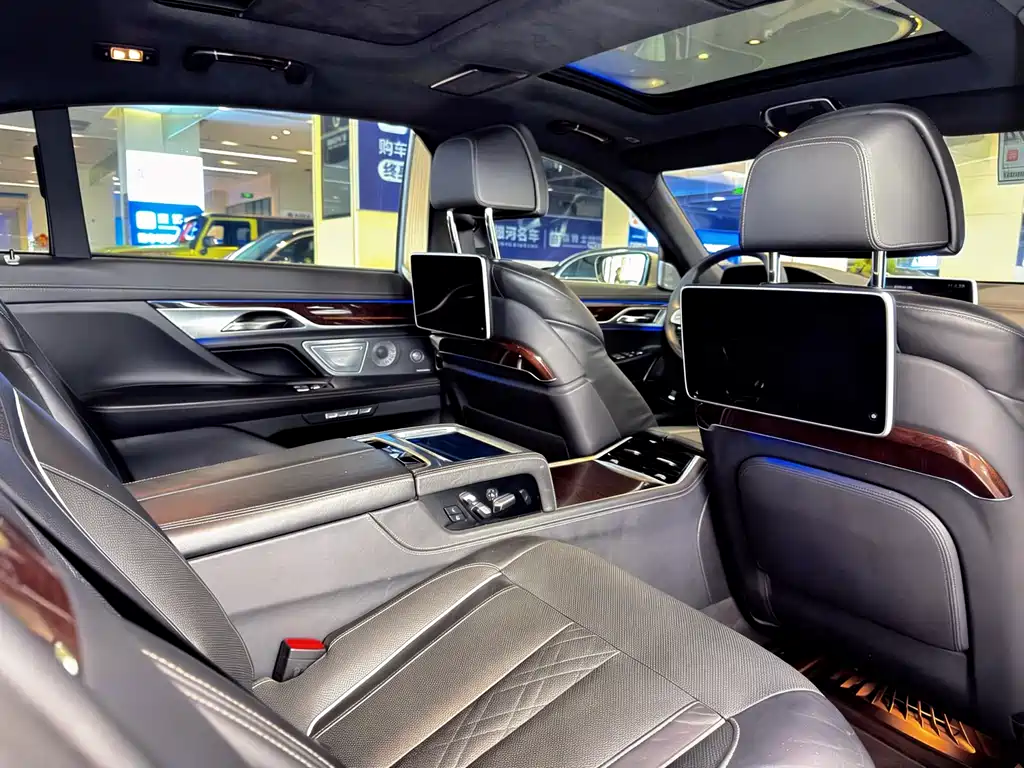 BMW 7 Series 2016 — фото 11