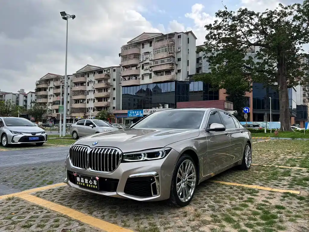 BMW 7 Series 2014 — фото 1