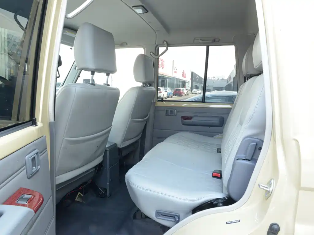 Toyota Land Cruiser 2020 — фото 13