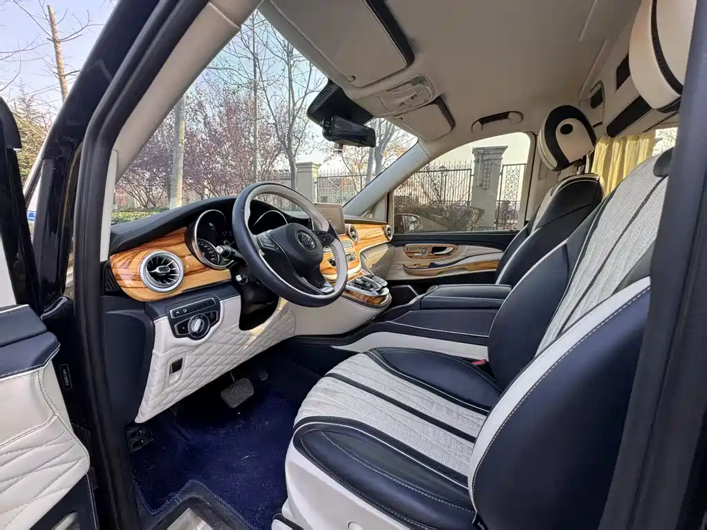 Mercedes-Benz V-Class 2020 — фото 13