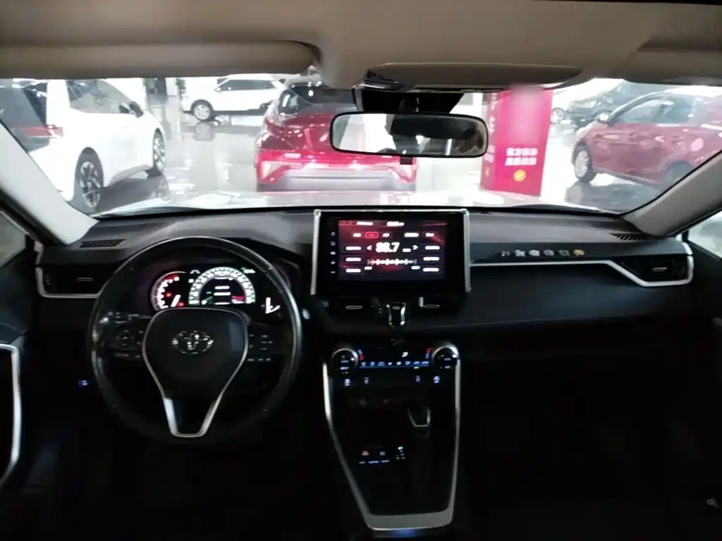 Toyota RAV4 2020 — фото 10