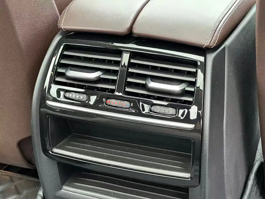 BMW 5 Series 2020 — фото 13