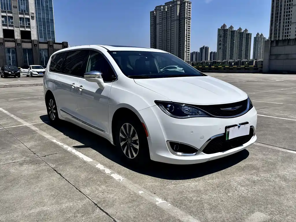 Chrysler Grand Voyager PHEV 2025 — фото 2