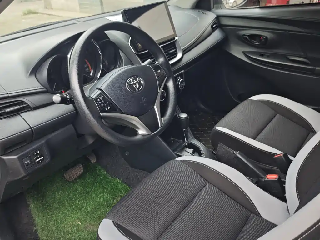 Toyota Yaris L 2022 — фото 7