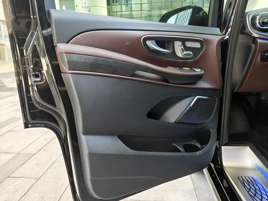 Mercedes-Benz V-Class 2026 — фото 18