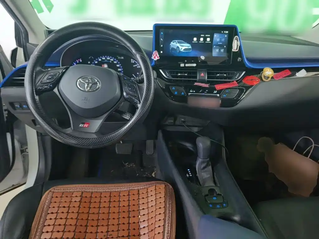 Toyota C-HR 2023 — фото 10
