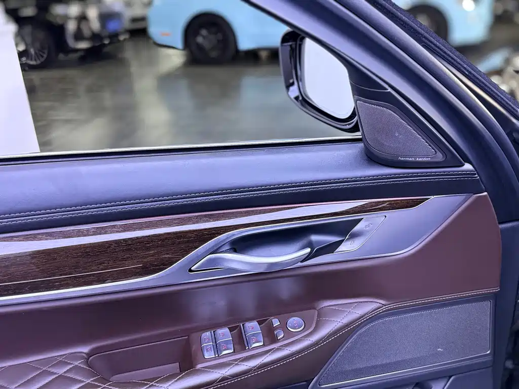 BMW 7 Series 2021 — фото 13