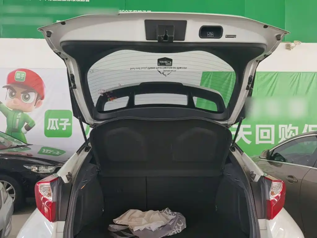Toyota C-HR 2023 — фото 19