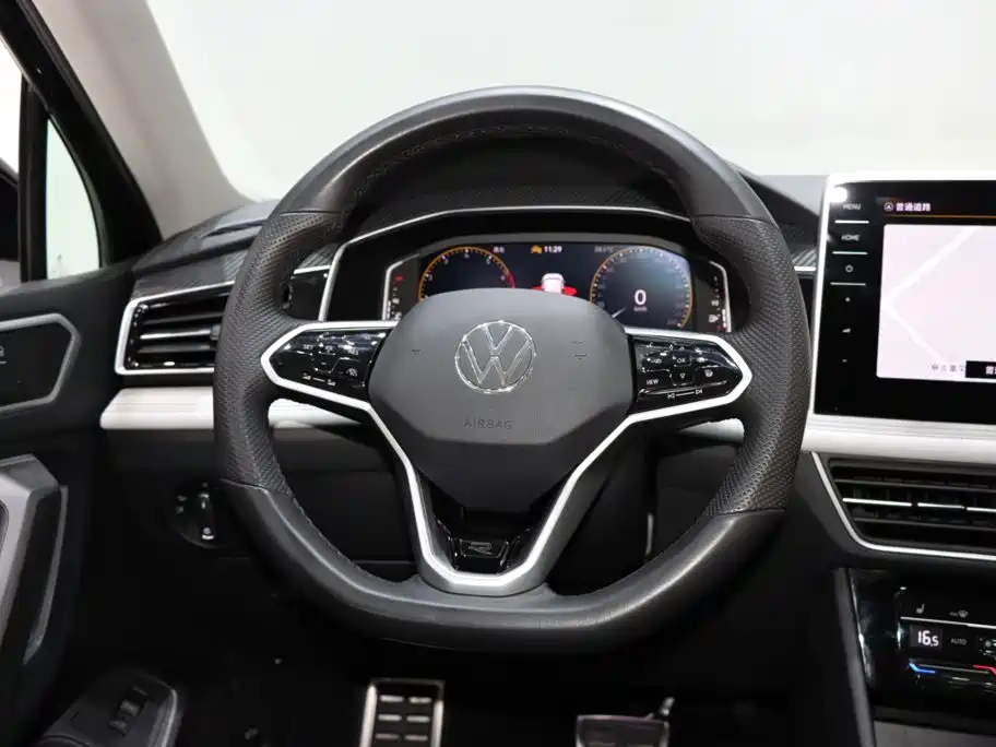 Volkswagen Tiguan L 2023 — фото 13