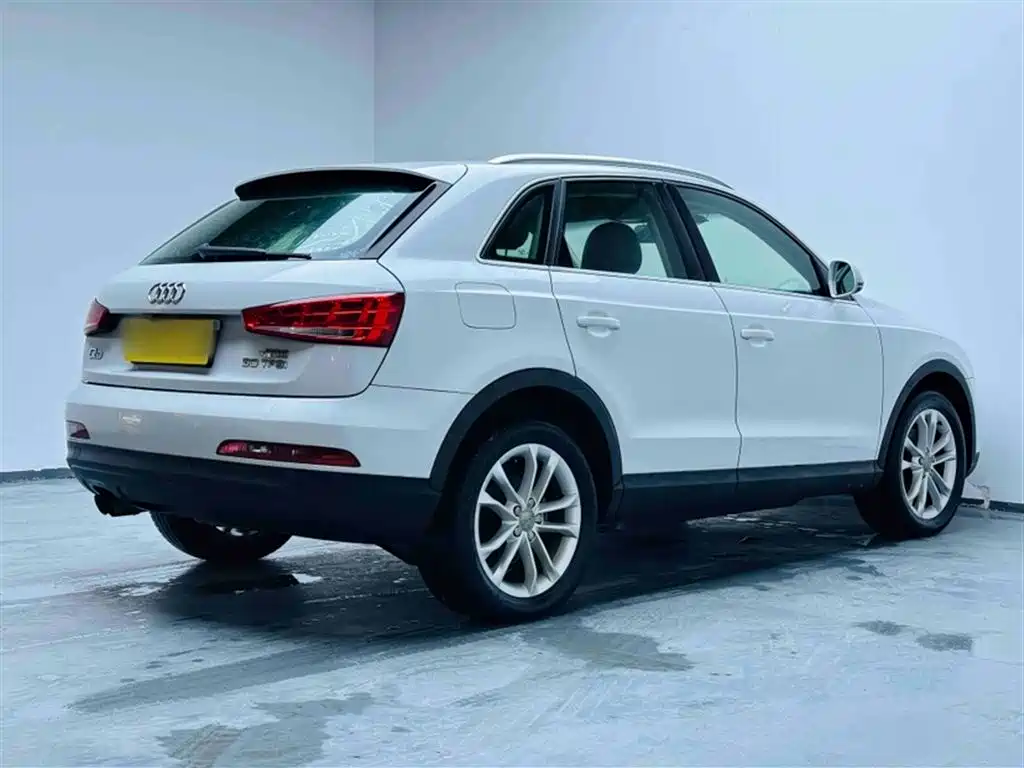 Audi Q3 2015 — фото 11