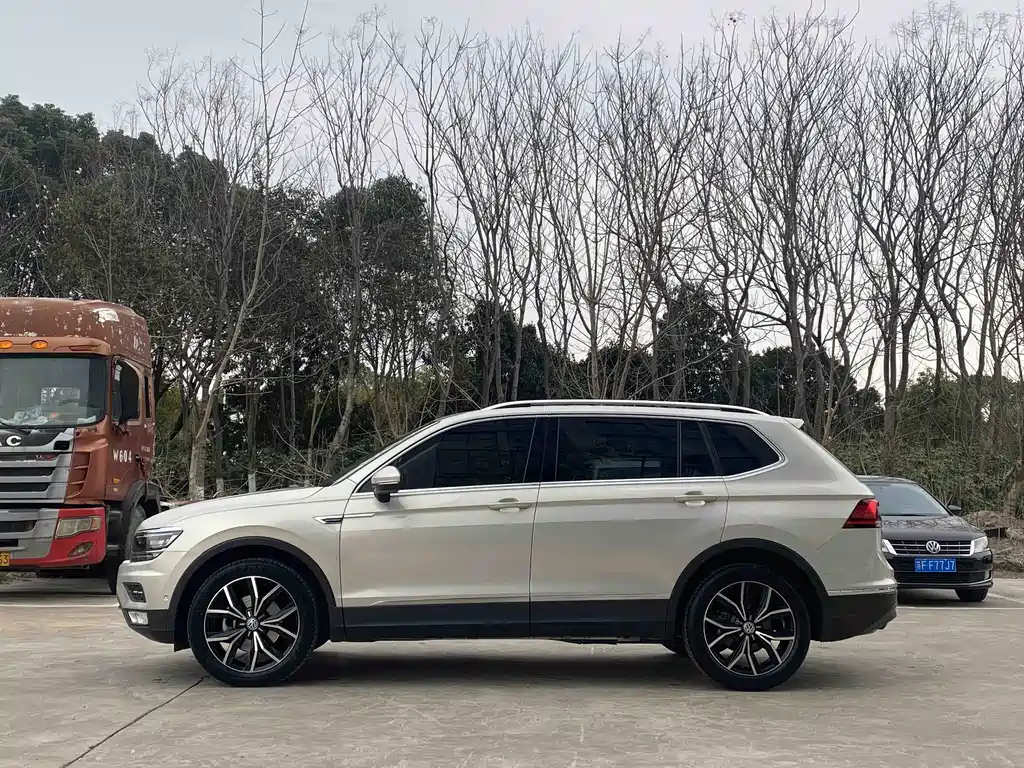 Volkswagen Tiguan L 2017 — фото 12