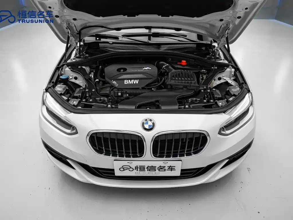 BMW 1 Series 2019 — фото 20