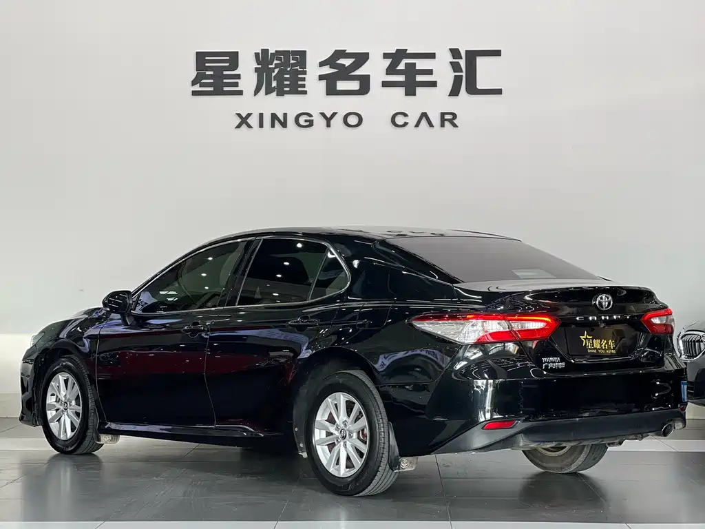 Toyota Camry 2018 — фото 22
