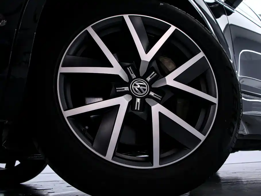 Volkswagen Touareg 2020 — фото 19