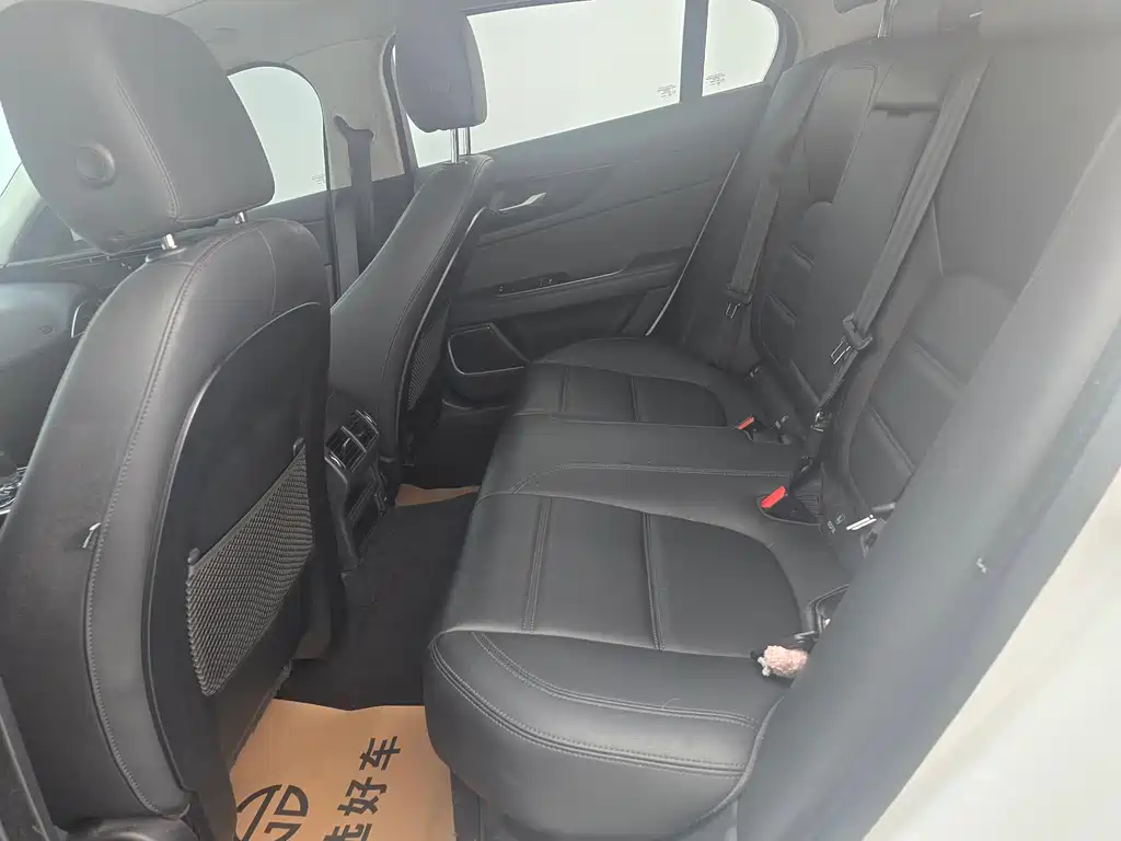 Jaguar XEL 2021 — фото 5