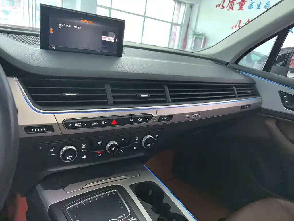 Audi Q7 2018 — фото 11