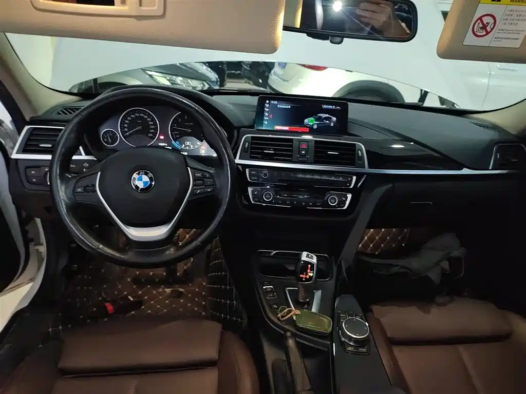 BMW 3 Series 2019 — фото 10