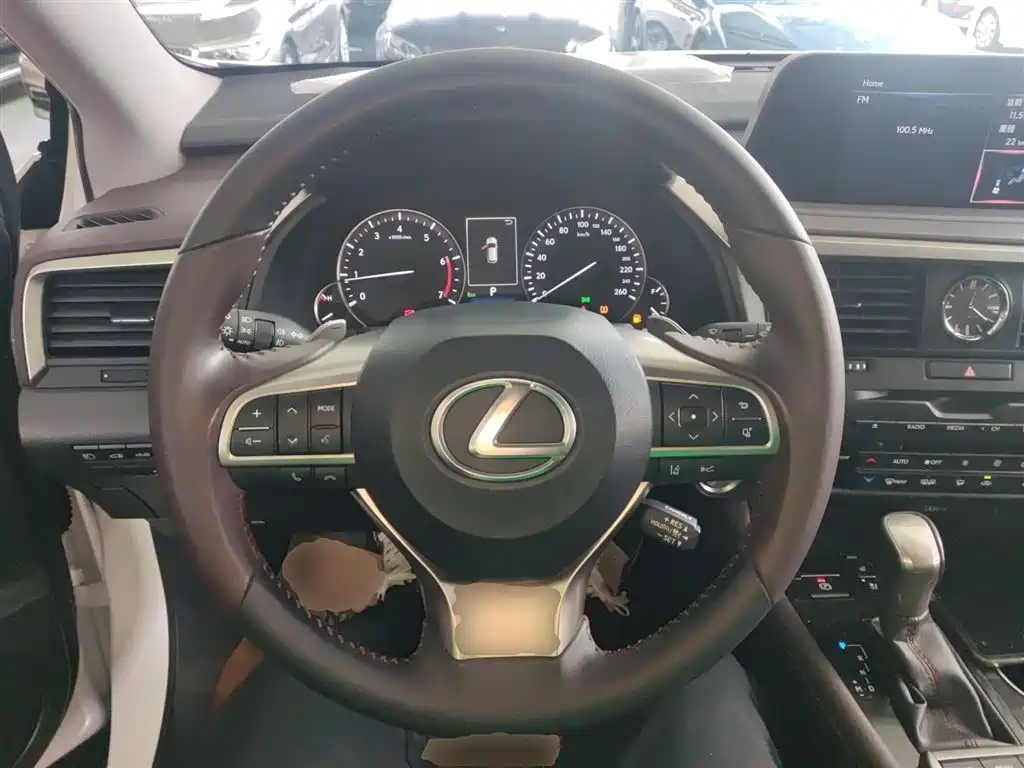 Lexus RX 2022 — фото 11