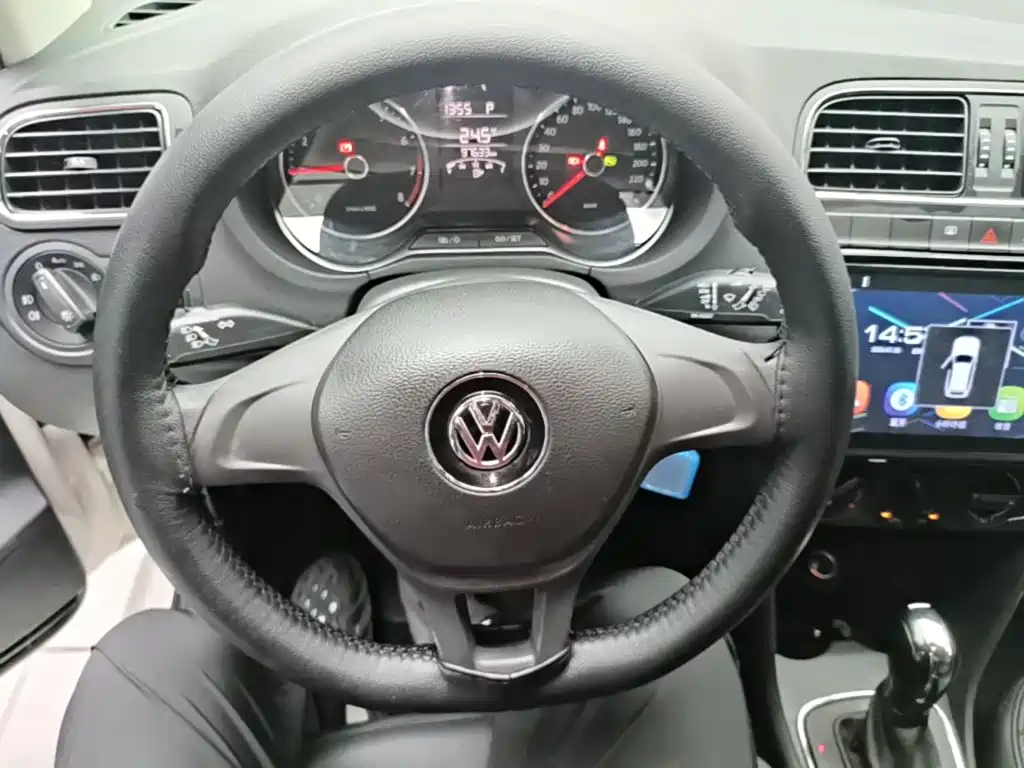 Volkswagen Polo 2015 — фото 11