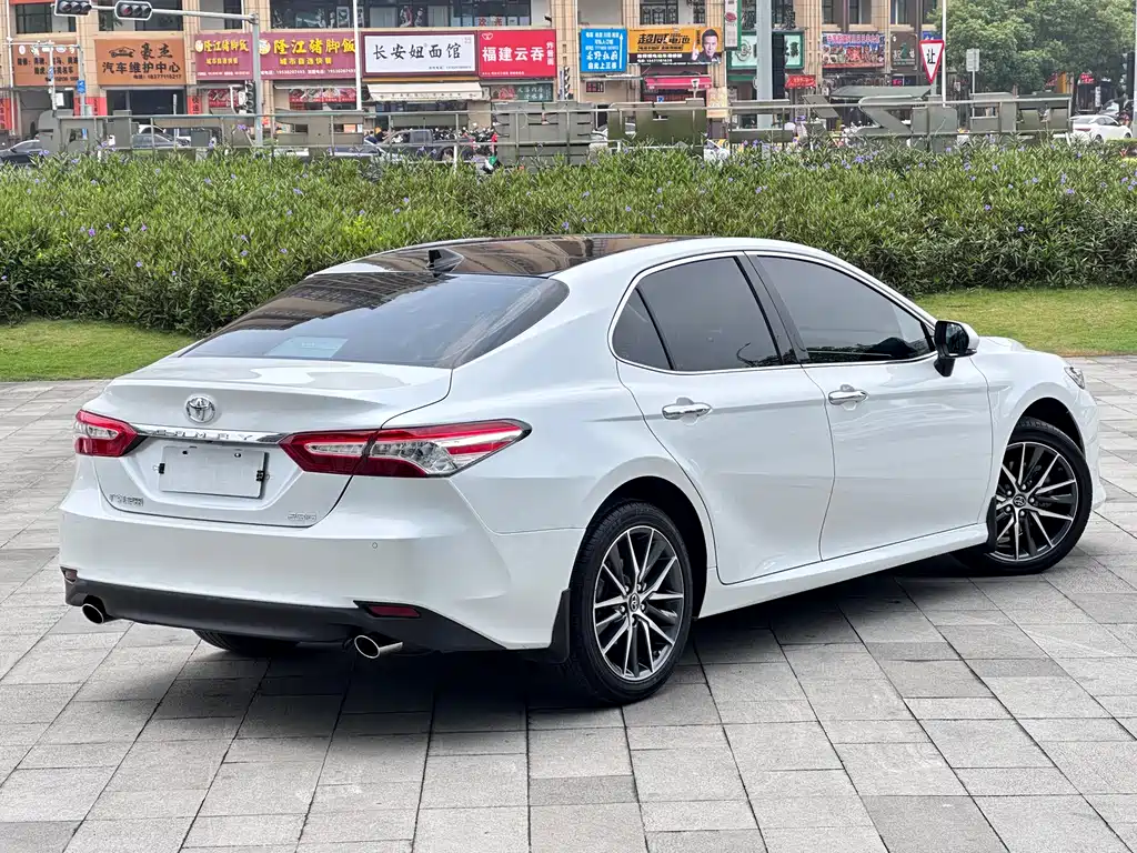 Toyota Camry 2021 — фото 4