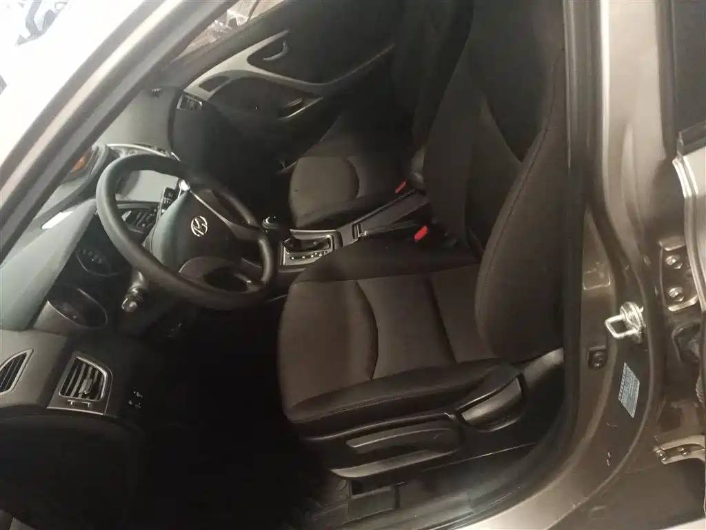 Hyundai Elantra Langdong 2015 — фото 15