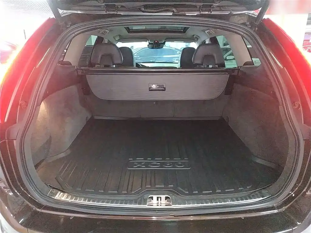 Volvo XC60 2017 — фото 15