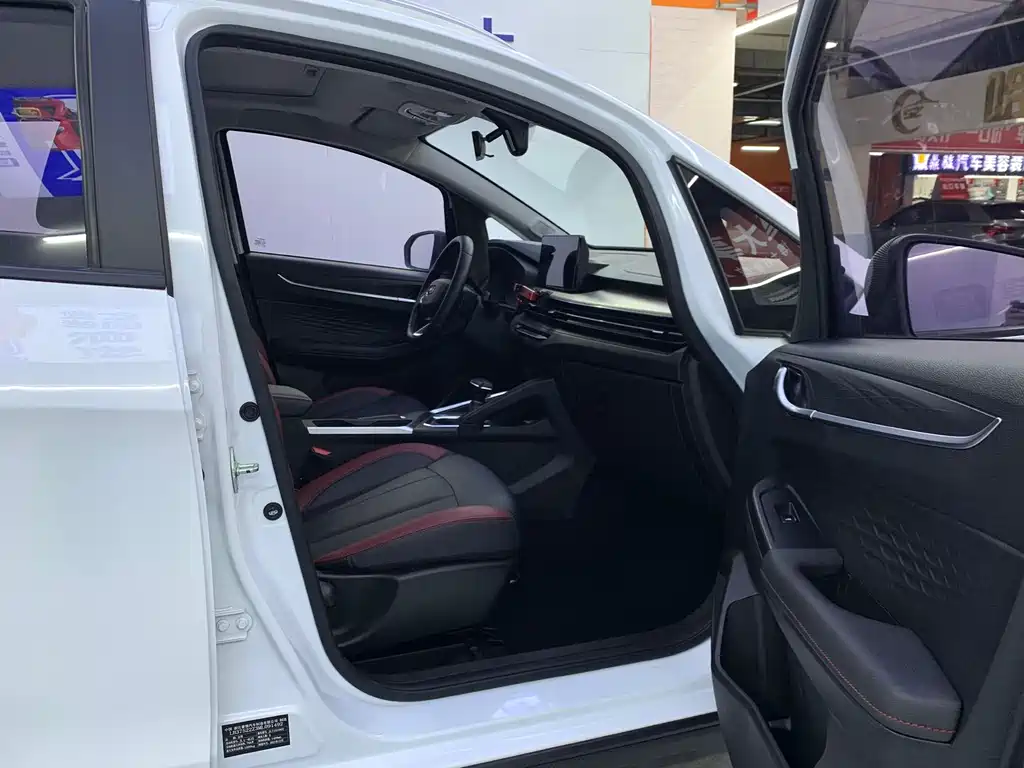 Geely Vision X3 2022 — фото 15