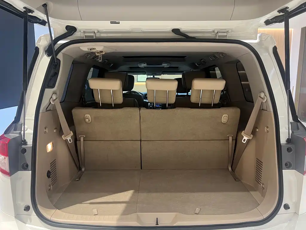 Nissan Quest 2016 — фото 11