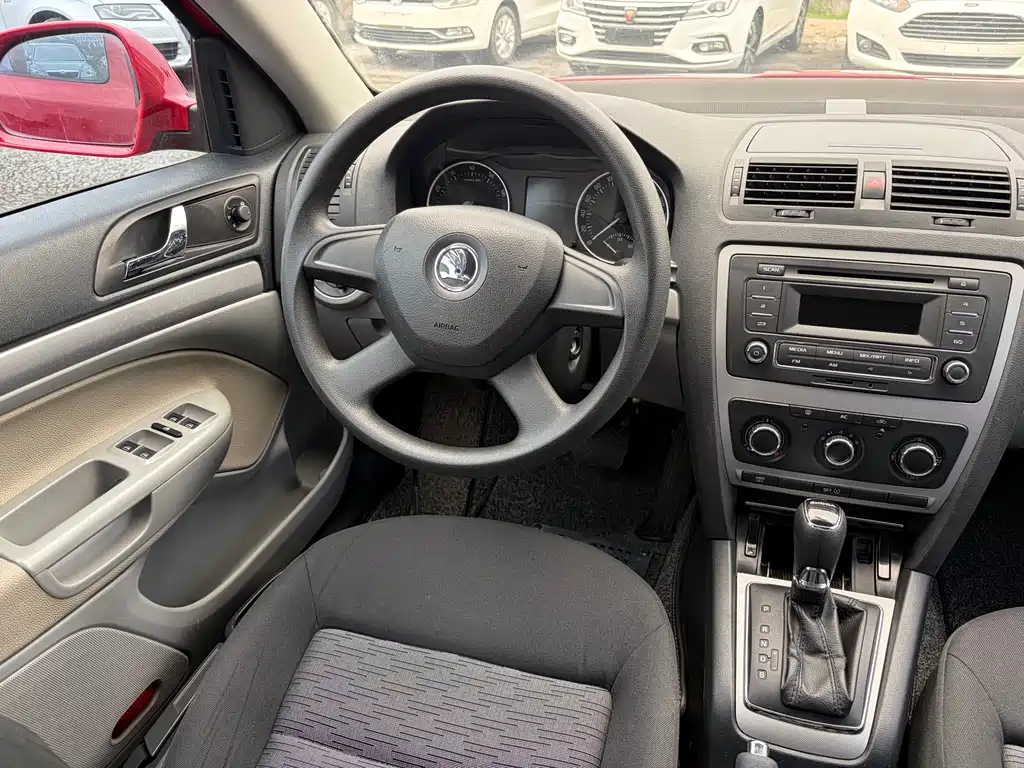 Skoda Octavia 2014 — фото 10
