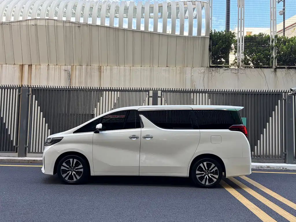 Toyota Alphard 2018 — фото 3