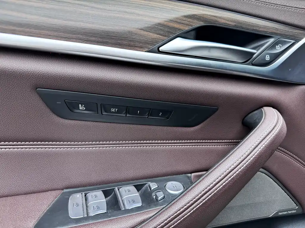 BMW 5 Series 2022 — фото 10