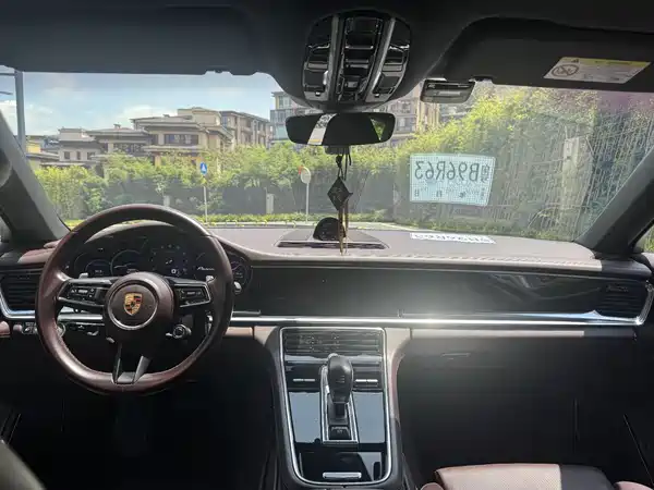 Porsche Panamera 2021