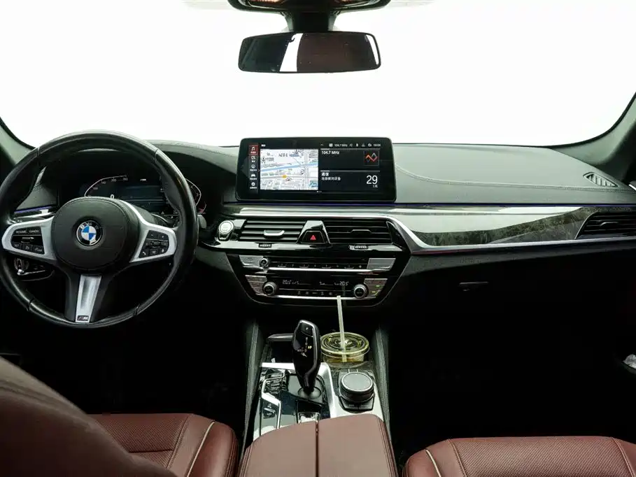 BMW 5 Series 2021 — фото 22