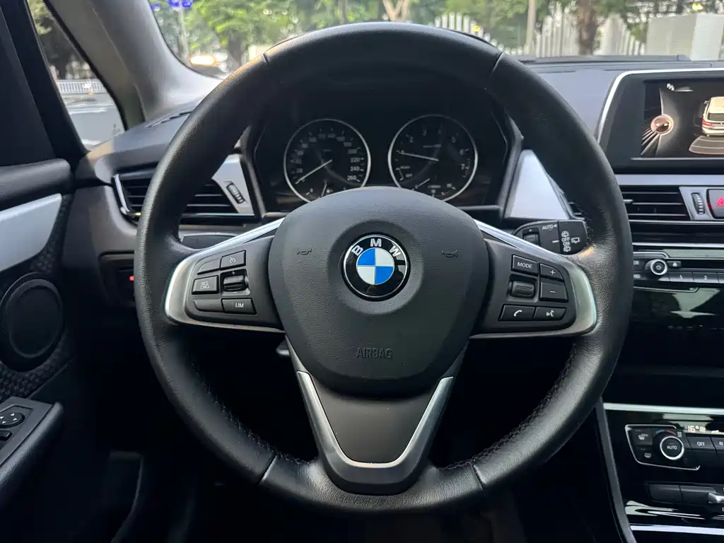 BMW 2 Series Station Wagon 2017 — фото 12