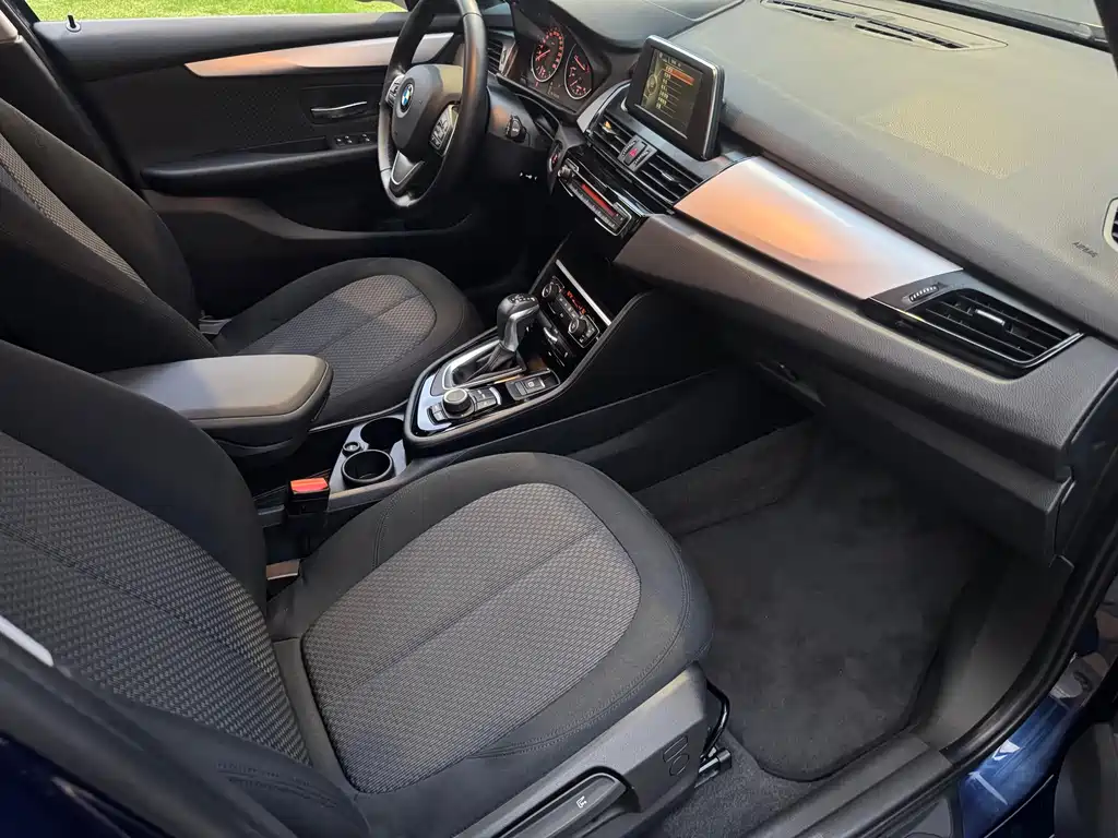 BMW 2 Series Station Wagon 2017 — фото 19
