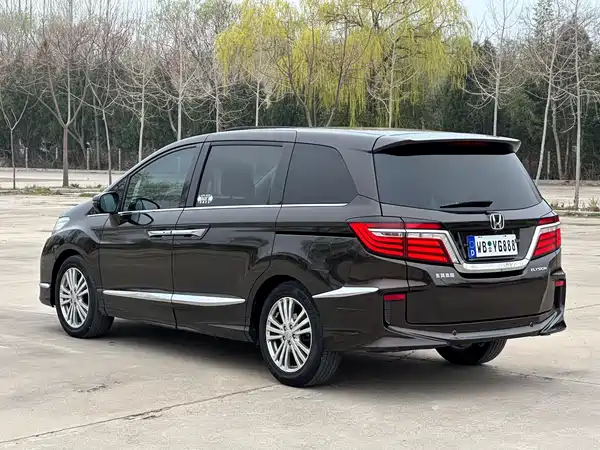 Honda Elysion 2016