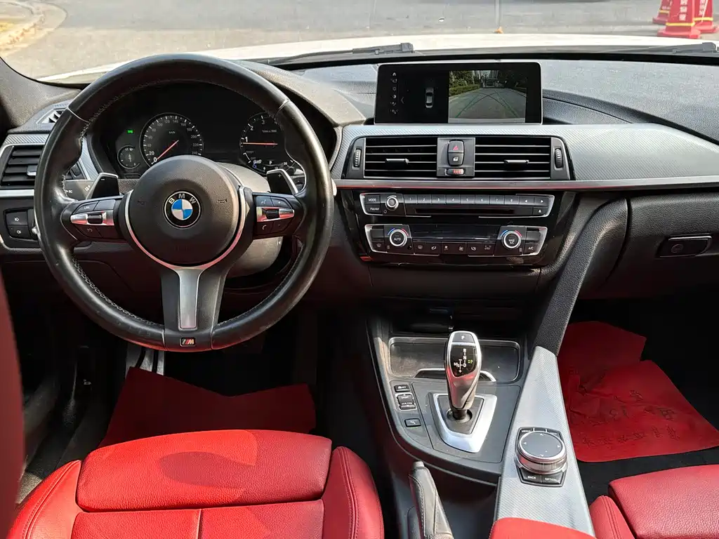 BMW 3 Series 2019 — фото 19