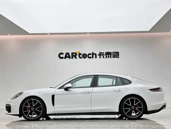 Porsche Panamera 2022
