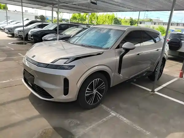 Lynk & Co 08 EM-P 2024