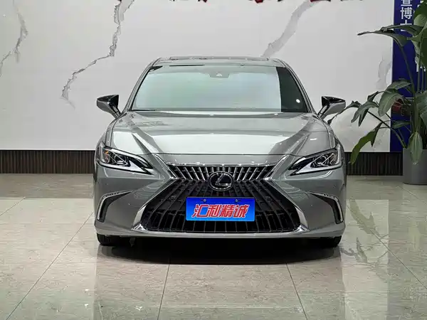 Lexus ES 2022